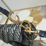 D saddle Be a classic with classics size: 25.5 x 20 x 6.5 cm